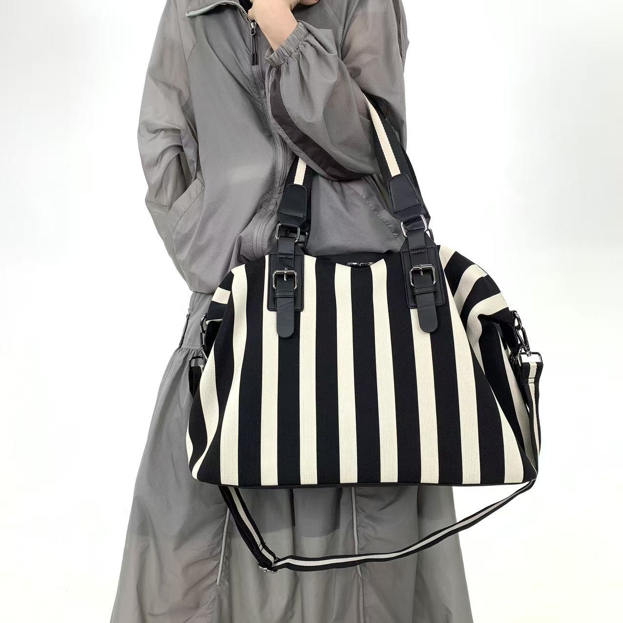 Ladies' fashionable striped ve - огляд і ціна Travel Accessories B&M