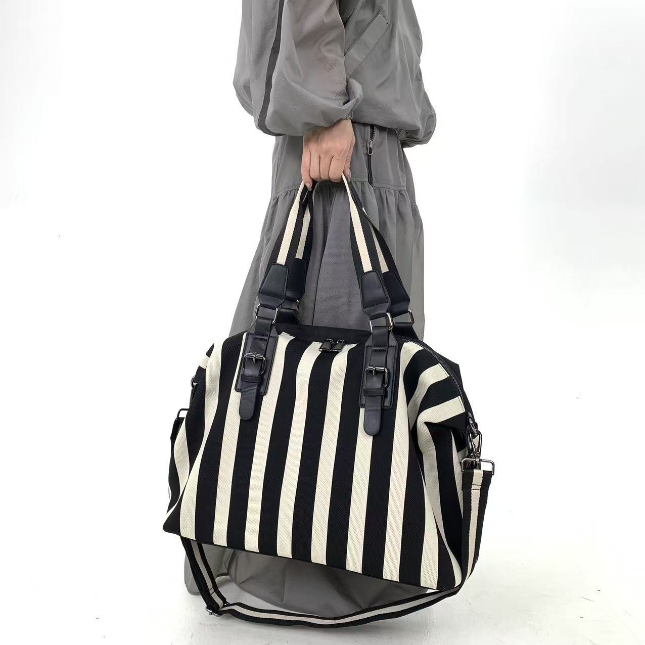 Ladies' fashionable striped ve - огляд і ціна Travel Accessories B&M