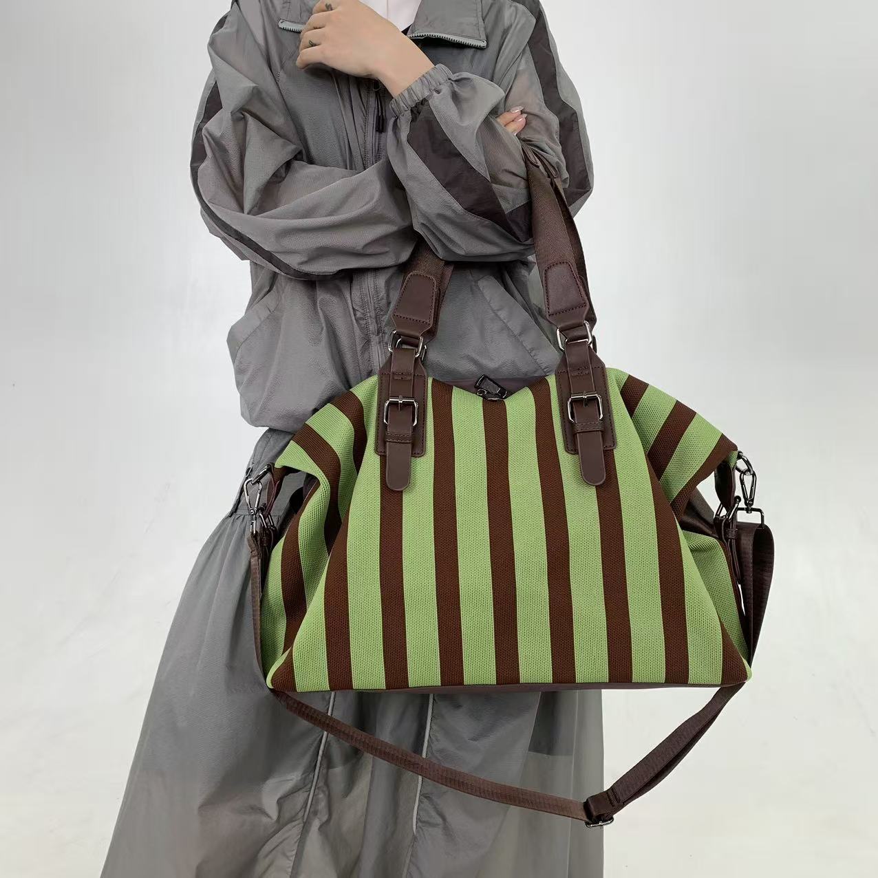 Ladies' fashionable striped ve - огляд і ціна Travel Accessories B&M