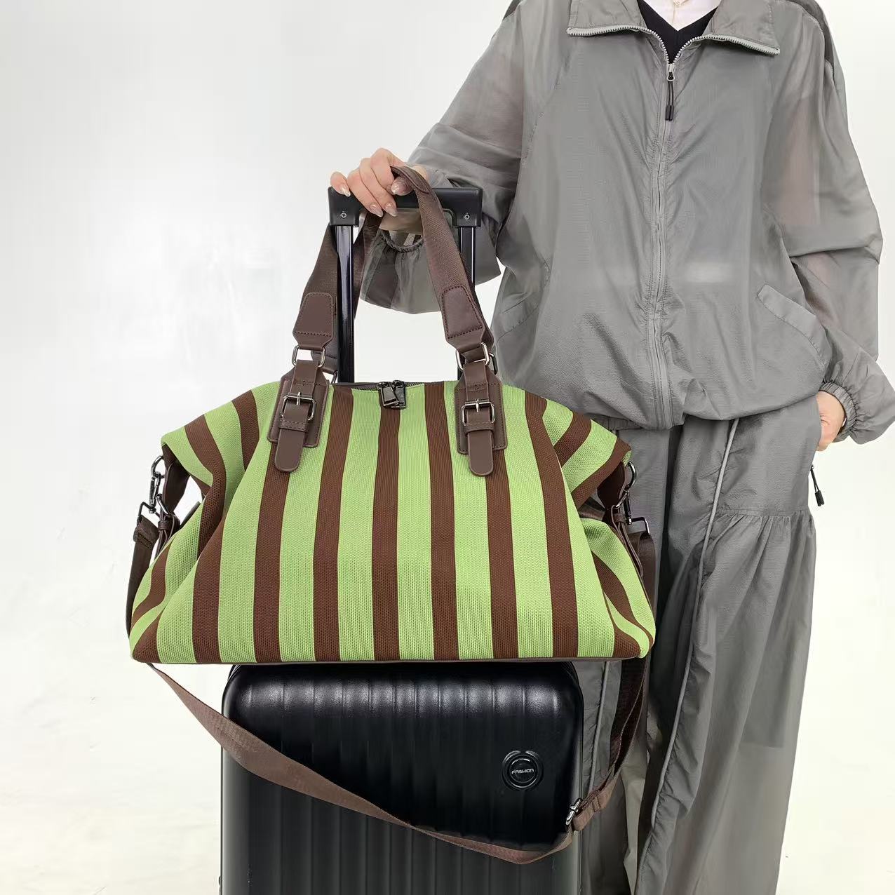 Ladies' fashionable striped ve - огляд і ціна Travel Accessories B&M