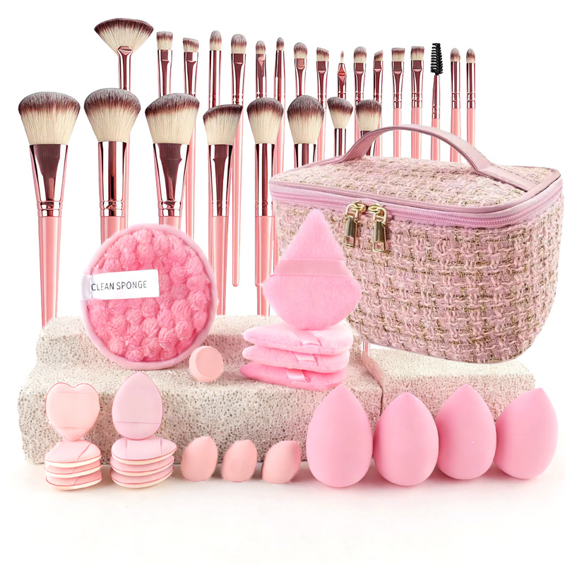 Makeup Brush Set Chic Fragranc - огляд і ціна Travel Accessories Set
