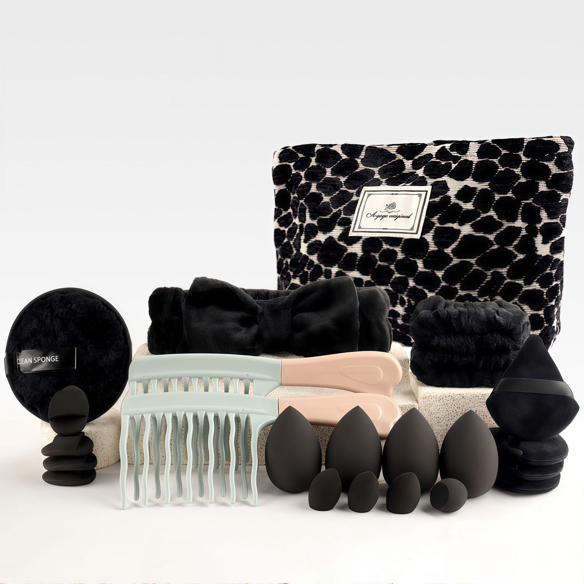 Makeup Brush Set Chic Fragranc - огляд і ціна Travel Accessories Set