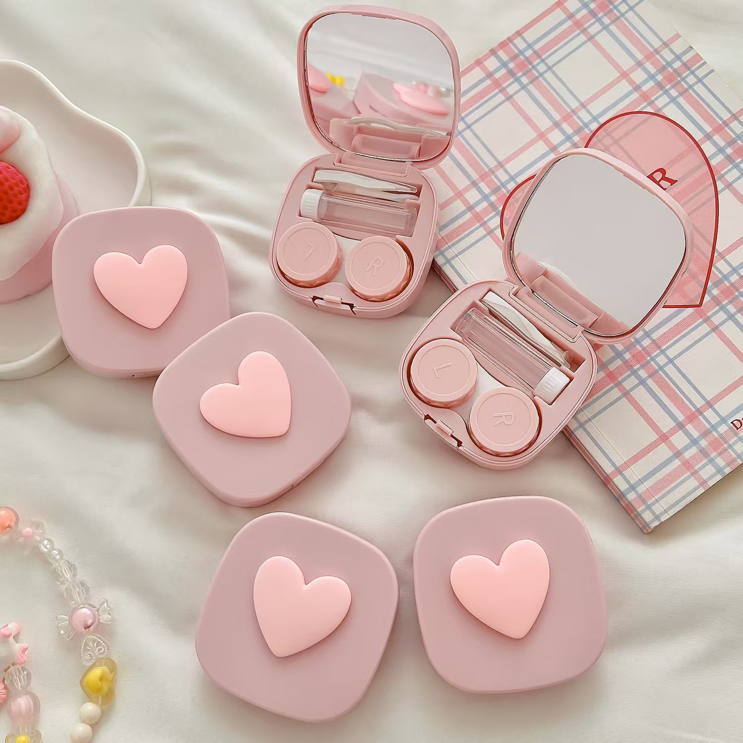 Heart Contact Lens Case with M - огляд і ціна Travel Video Accessories
