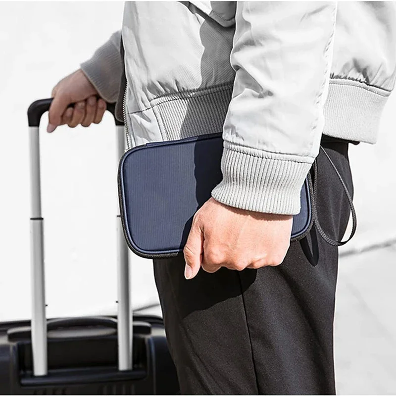 Lightweight Family Travel Pass - огляд і ціна Travel Accessories Plane