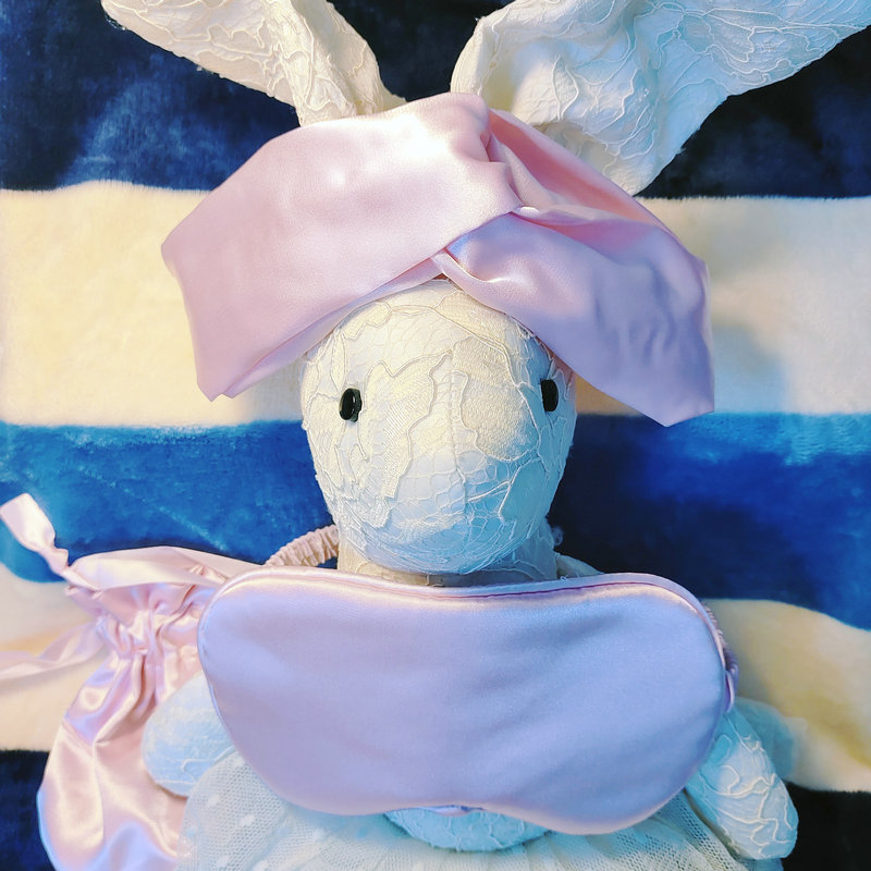 Eye Mask & Hair Accessory Set  - огляд і ціна Travel Accessories Set